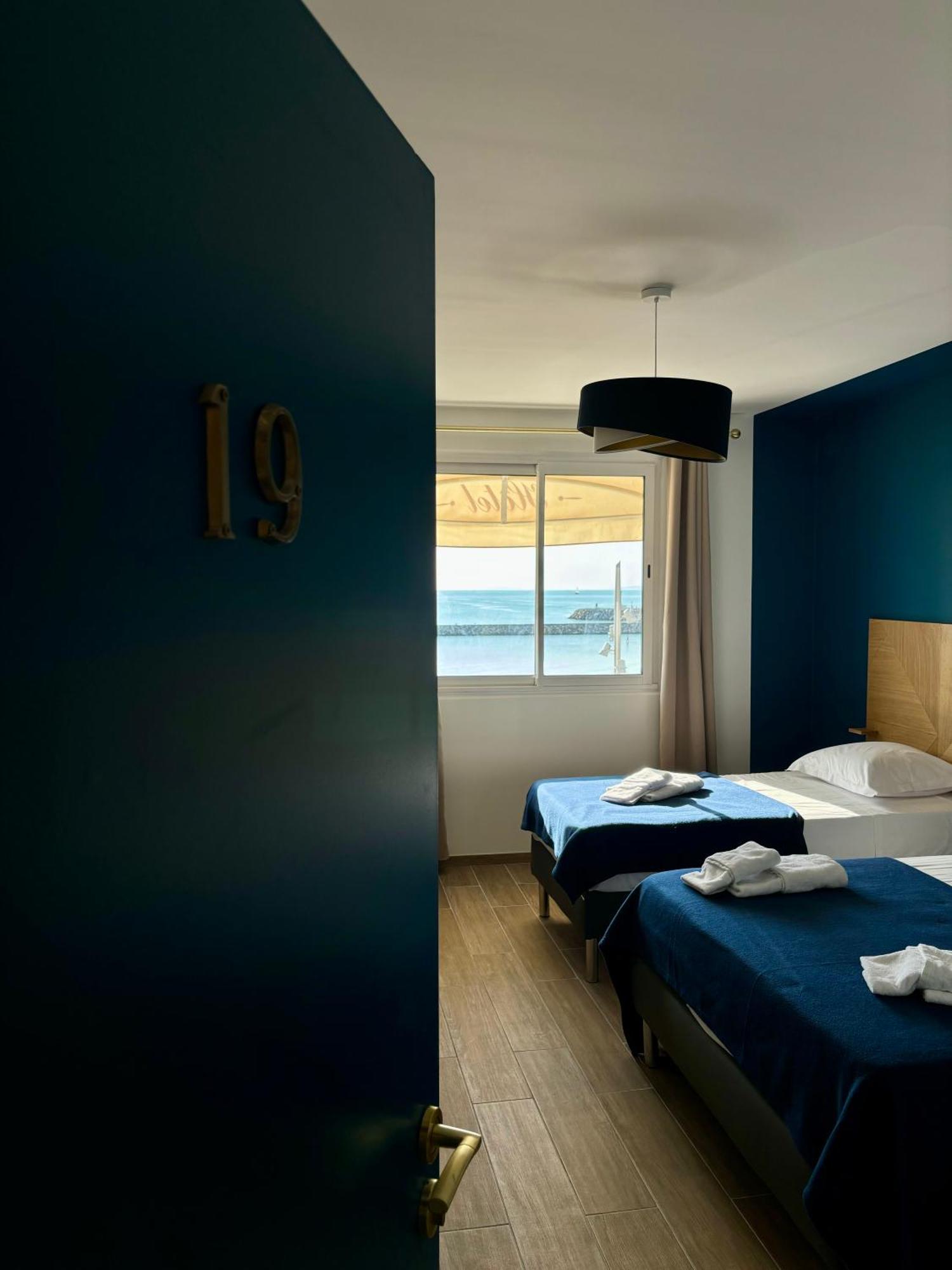 L'Hotel De La Plage Le Grau-du-Roi Bagian luar foto