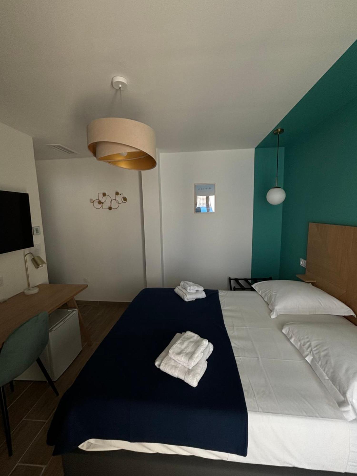 L'Hotel De La Plage Le Grau-du-Roi Bagian luar foto